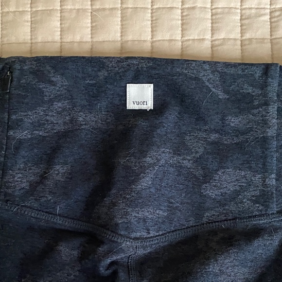 Vuori yoga Leggings Black - Gray light camo print - Picture 2 of 3